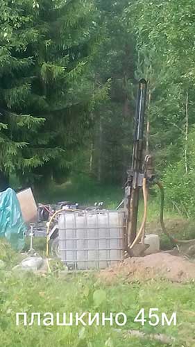 Бурение и прокачка скважины на воду глубиной 45 метров на участке в деревне Плашкино в Новгородском районе.