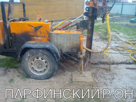 Бурение и прокачка скважины на воду на участке в Парфинском районе (Новгородская область).